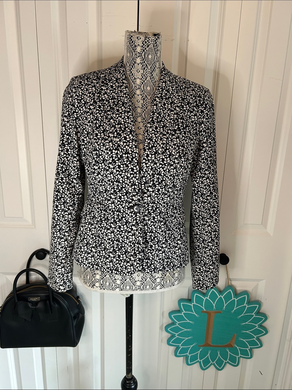 Chic Charter Club Monochrome Floral Blazer Size 4
